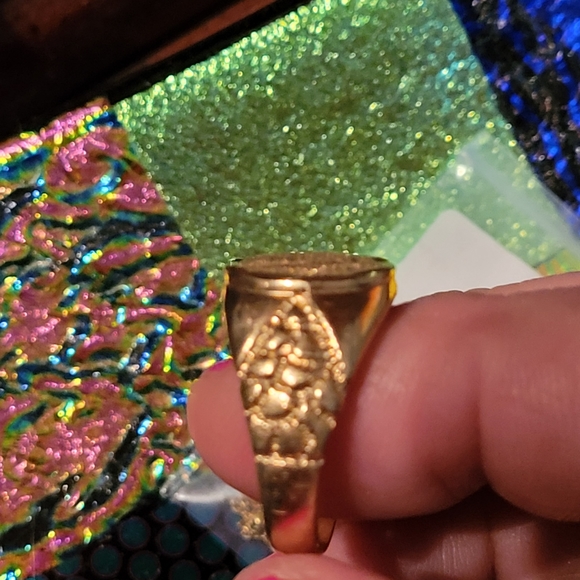 Signet mens initial "M" 10 kt. gold nugget ring - Picture 6 of 17